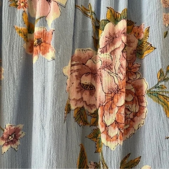 Billabong | Mi Amore Blue Crepe Grandma Floral Off The Shoulder Top, Small - Picture 4 of 6